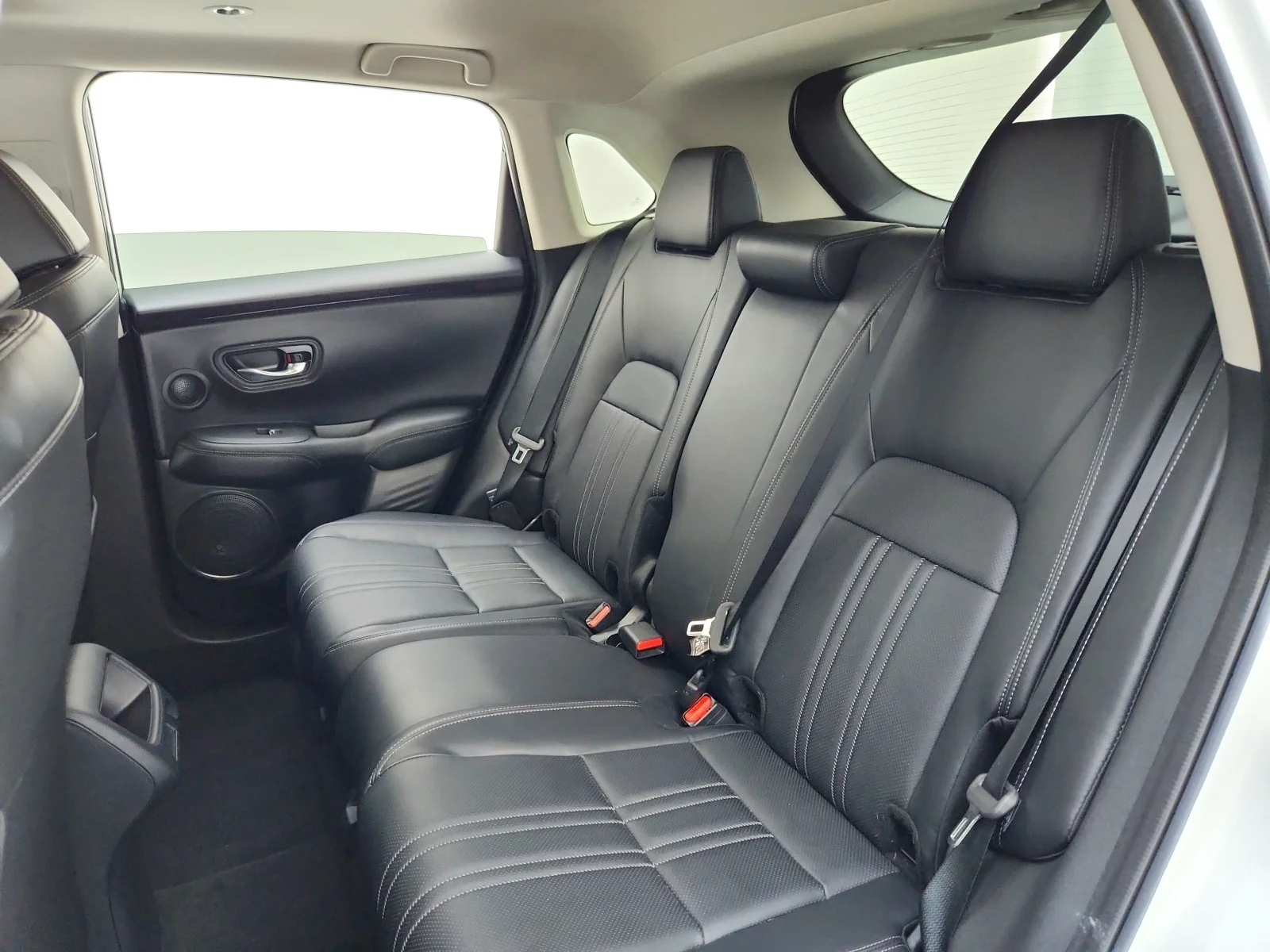 Used 2023 PLATINUM WHITE Honda EX-L image 27