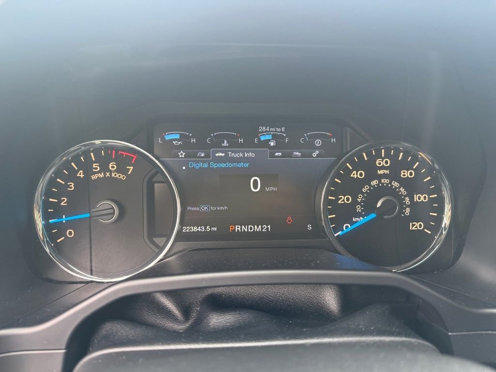 Used 2015 Gray Ford Lariat image 15