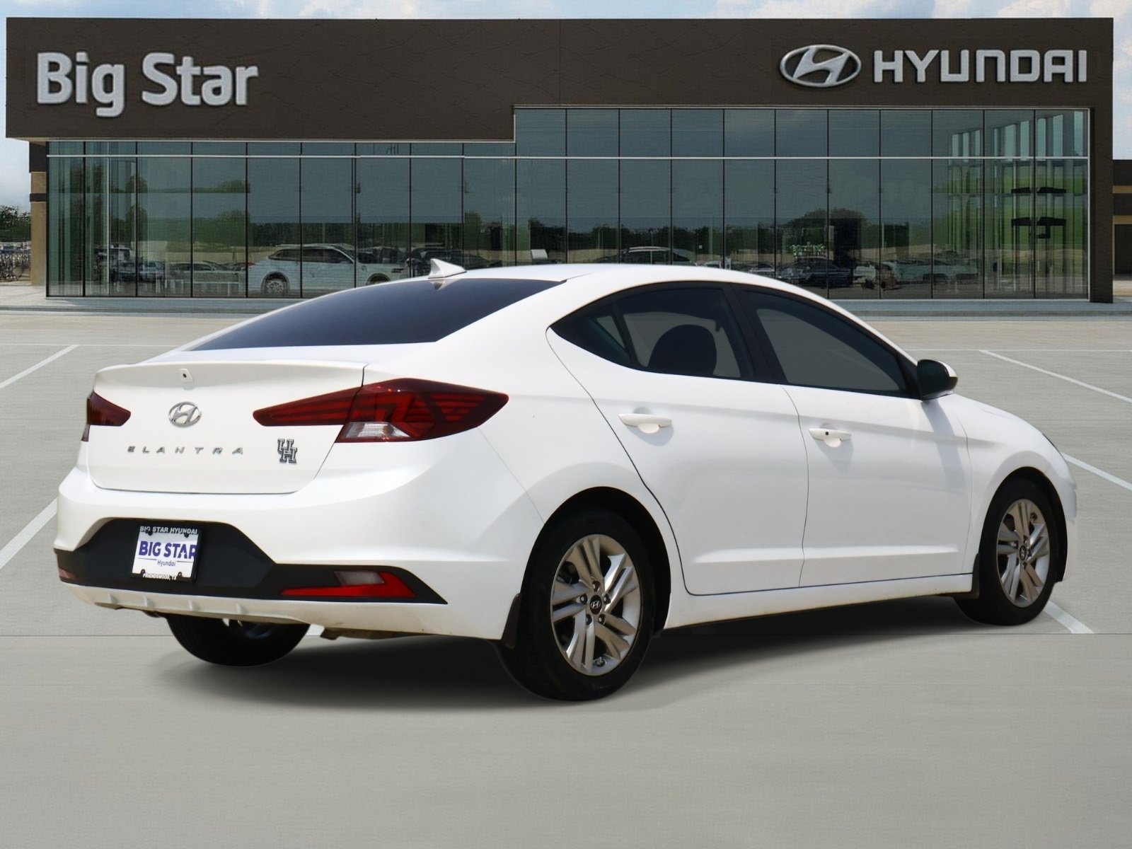 Used 2019 Quartz White Pearl Hyundai Value Edition image 4