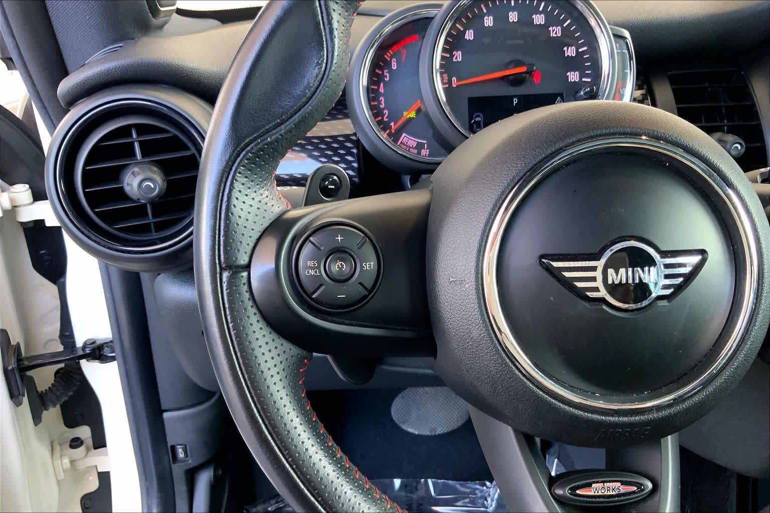 Used 2019 Pepper White MINI Cooper S image 24