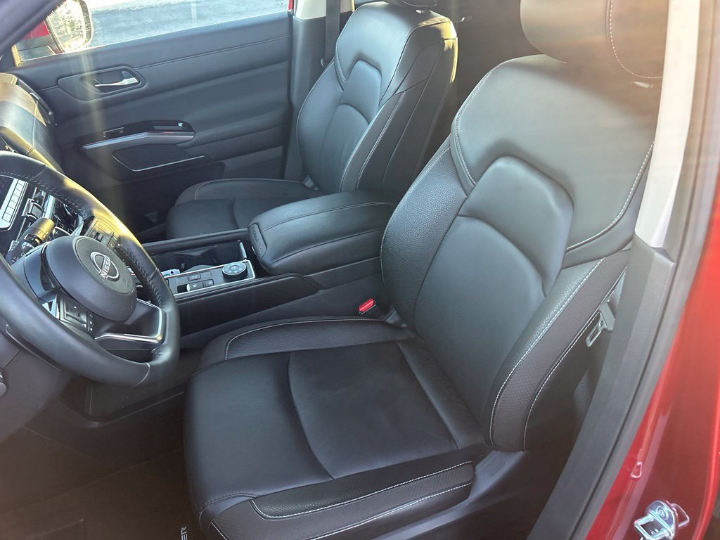 Certified Used 2023 Scarlet Nissan SL image 5
