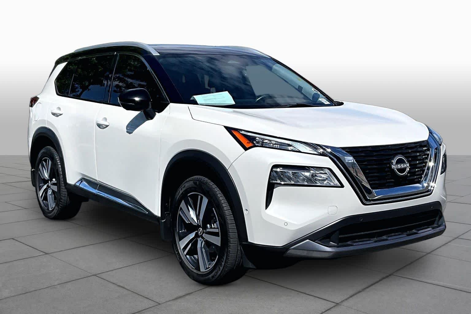 Used 2023 Pearl White Tricoat/Super Black Nissan SL image 3