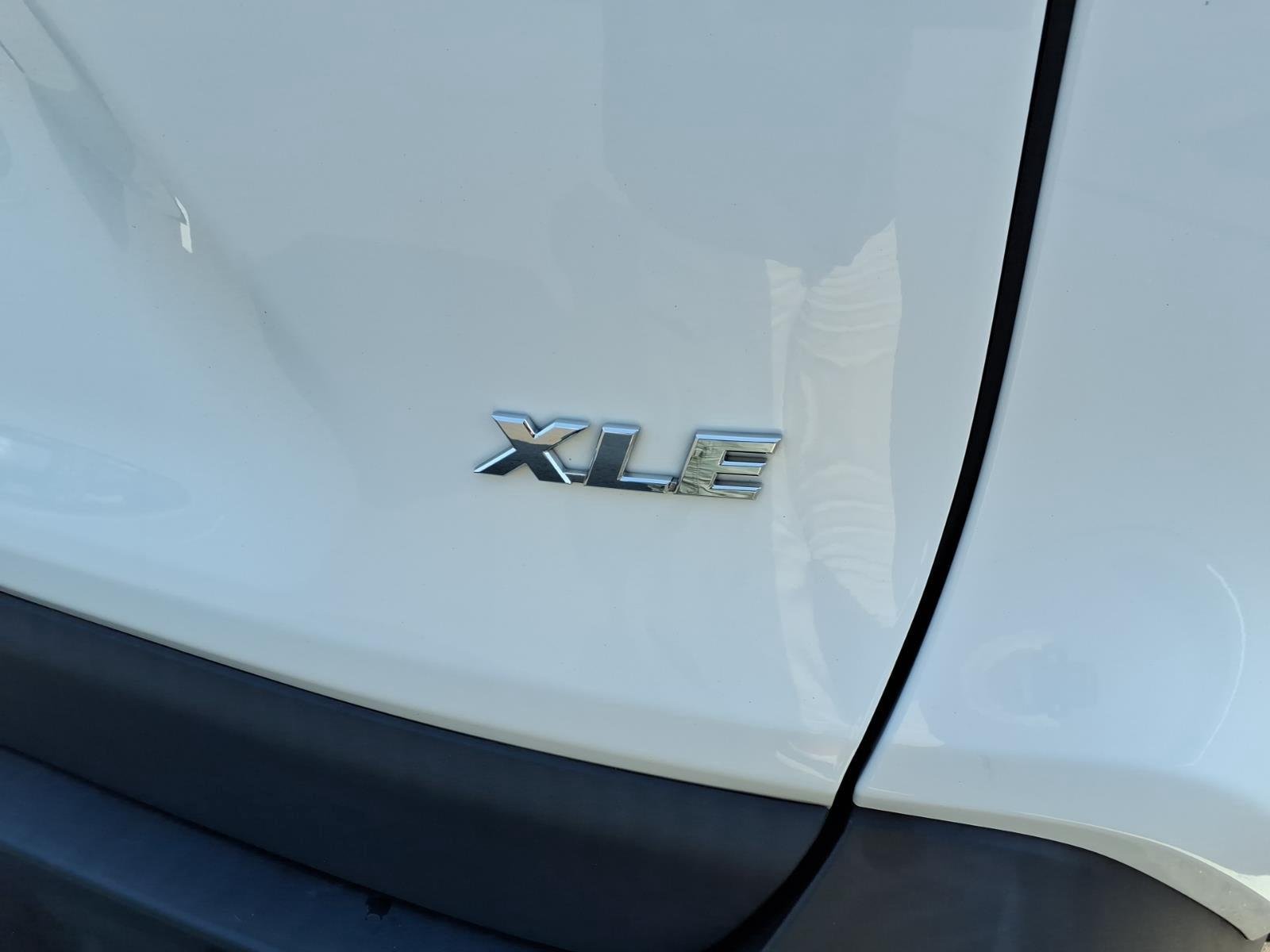 Used 2024 Ice Cap Toyota XLE image 8