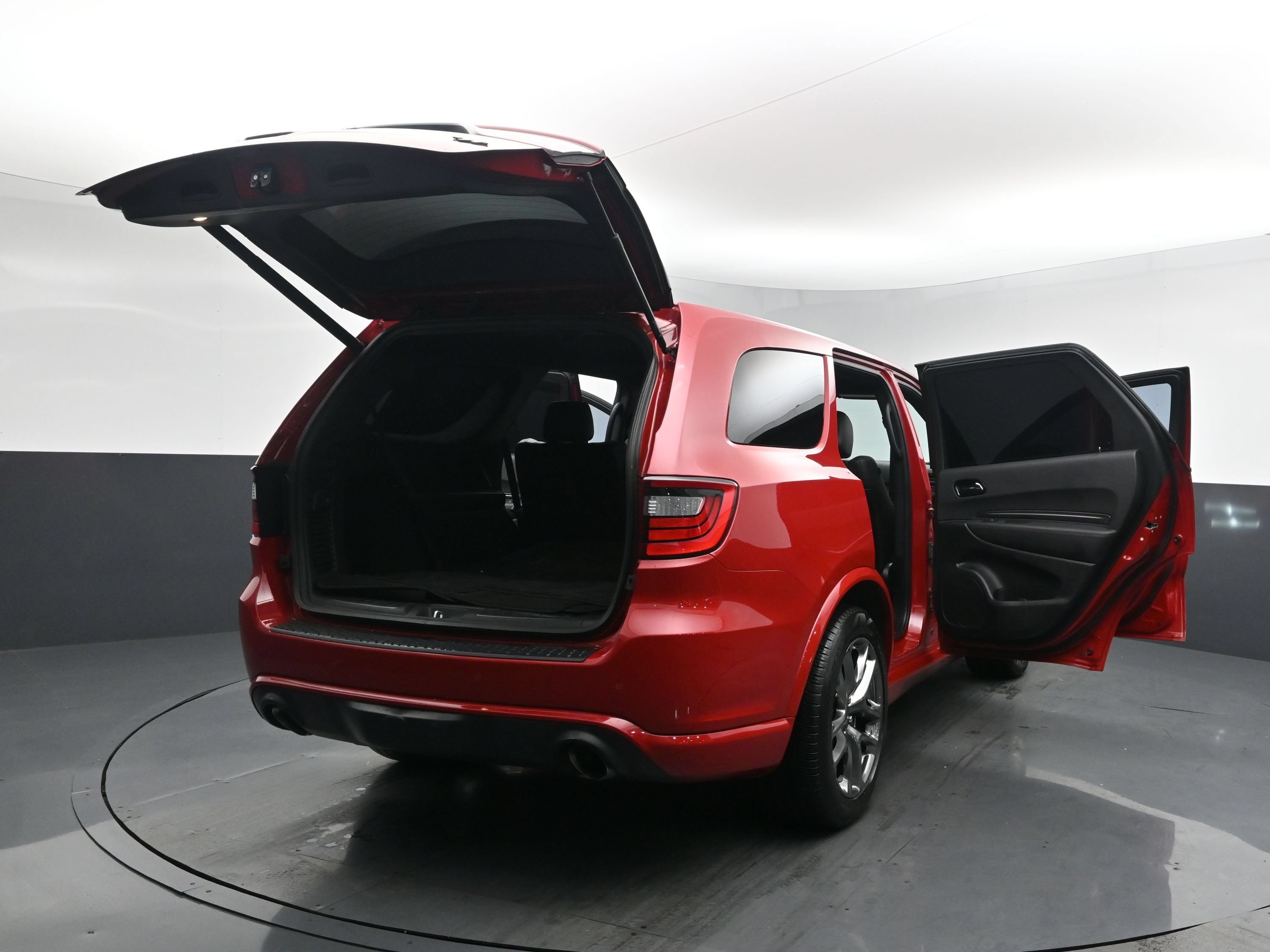Used 2022 Redline 2 Coat Pearl Dodge R/T image 33