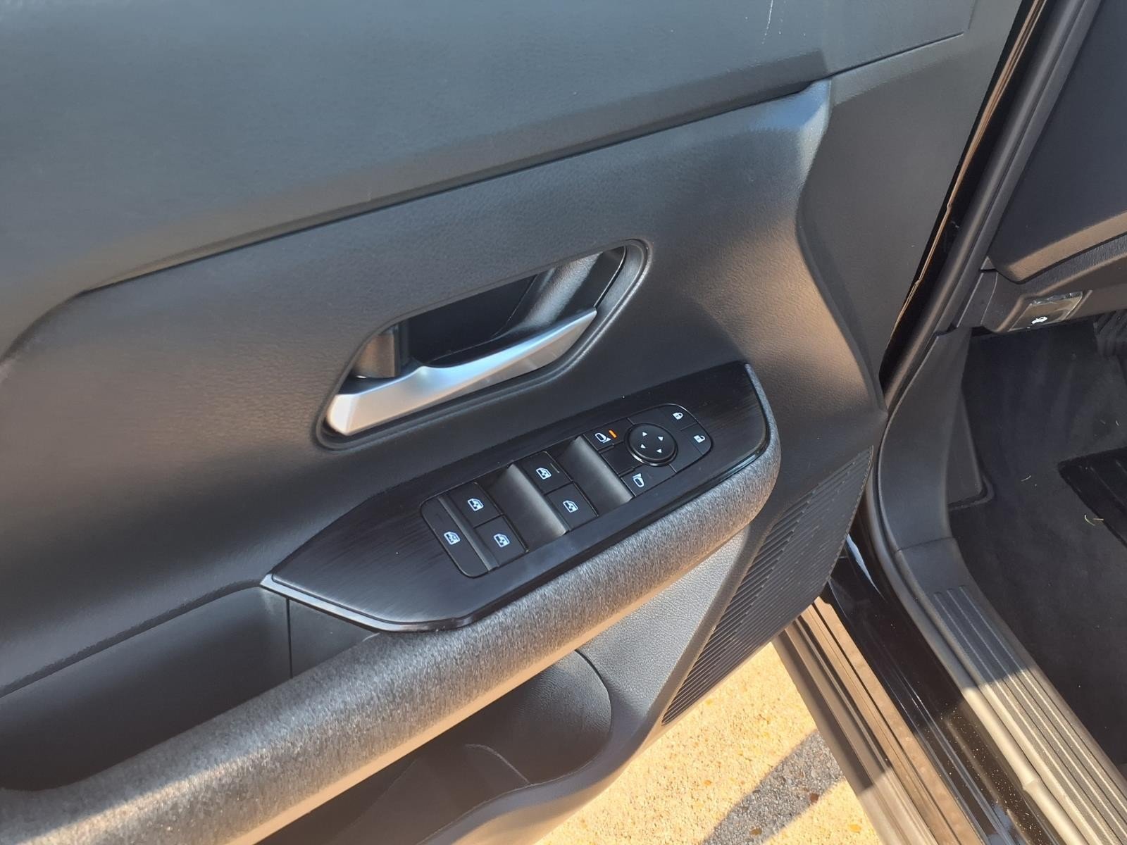2026 Nissan Kicks photo 18 of 26