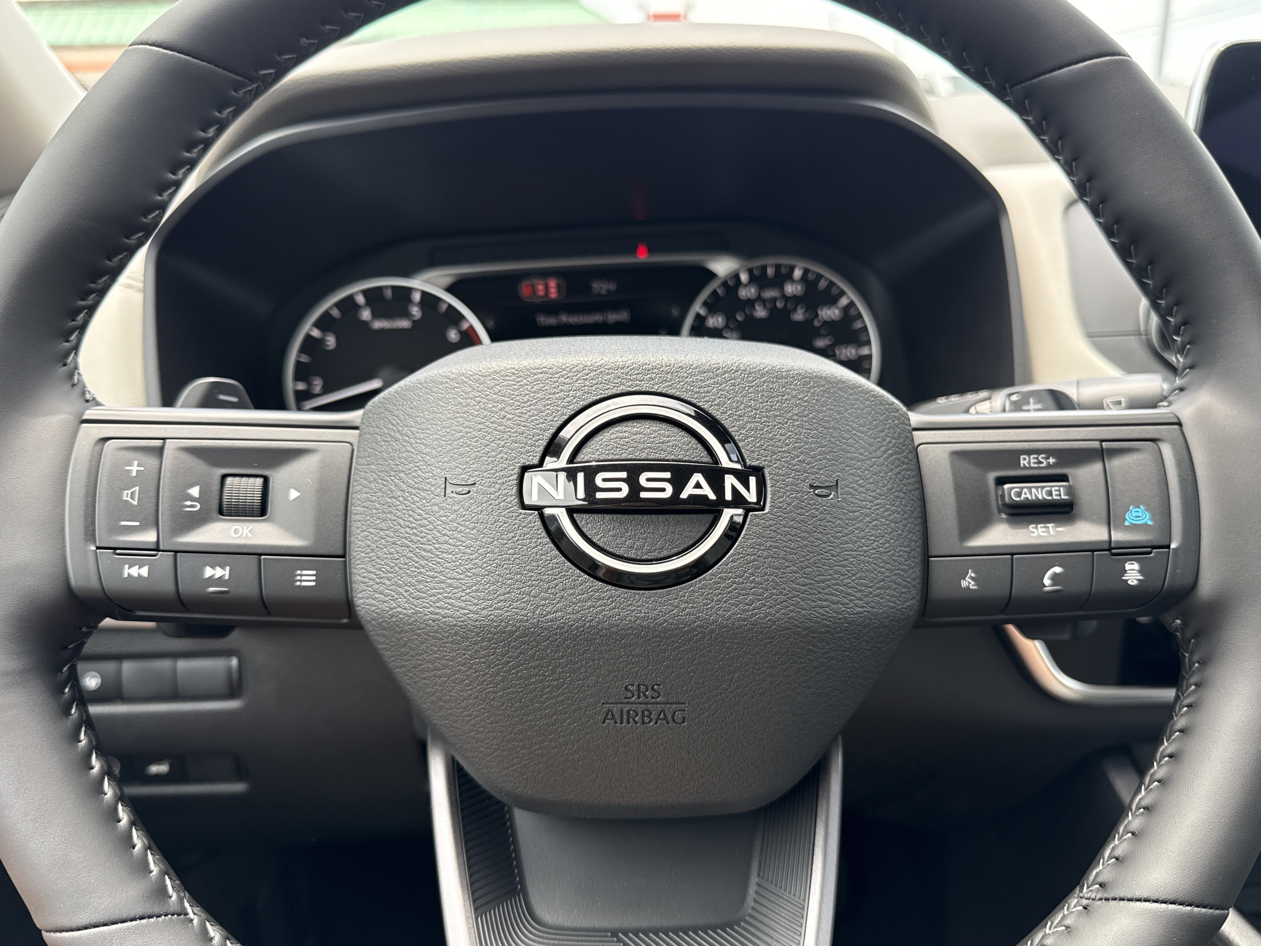 New 2026 Everest White Pearl TriCoat Nissan Dark Armor™ image 19