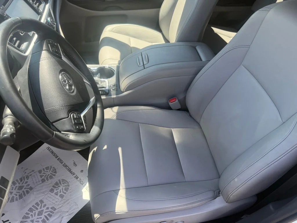 Certified Used 2019 Blizzard Pearl Toyota XLE image 13