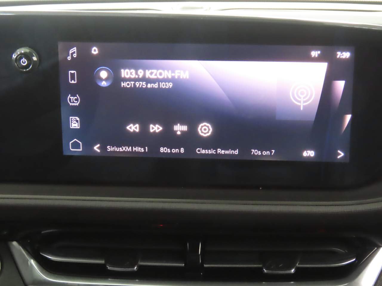 Used 2025 Summit White Buick Sport Touring image 9