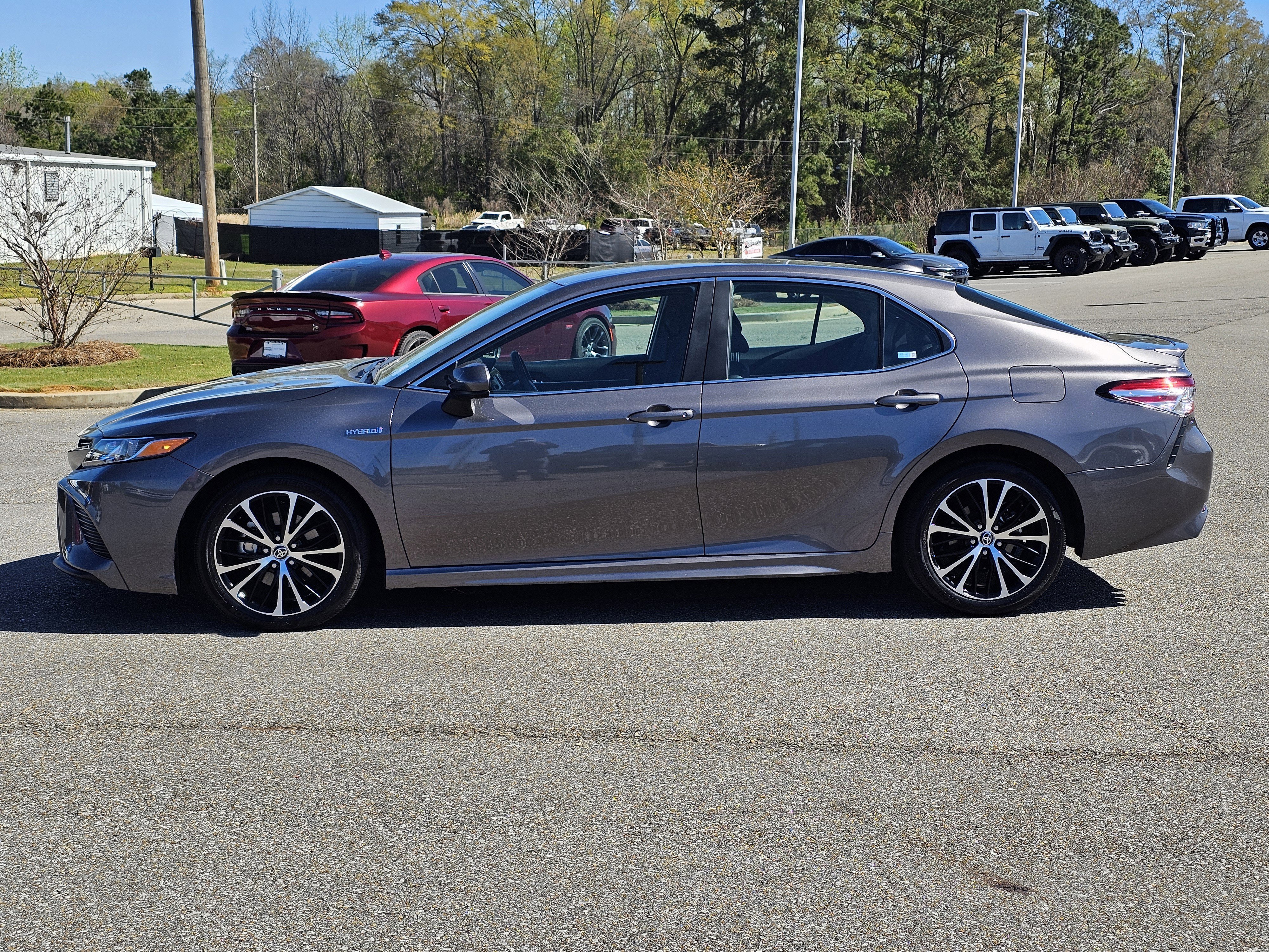 2020 Toyota Camry SE - Photo 13