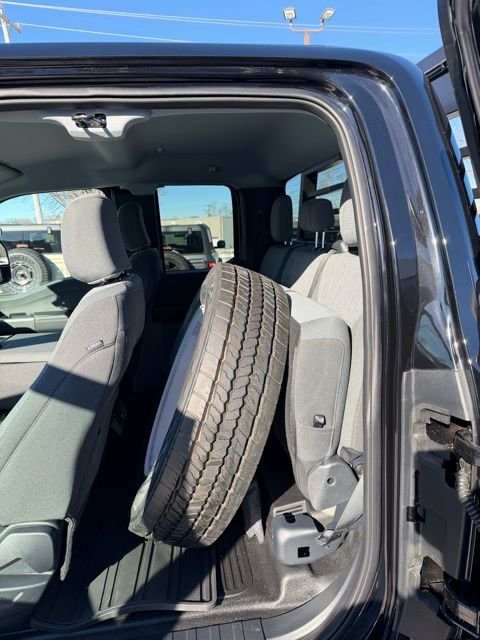 2025 Ford F-450 Super Duty Chassis Cab XLT - Photo 16