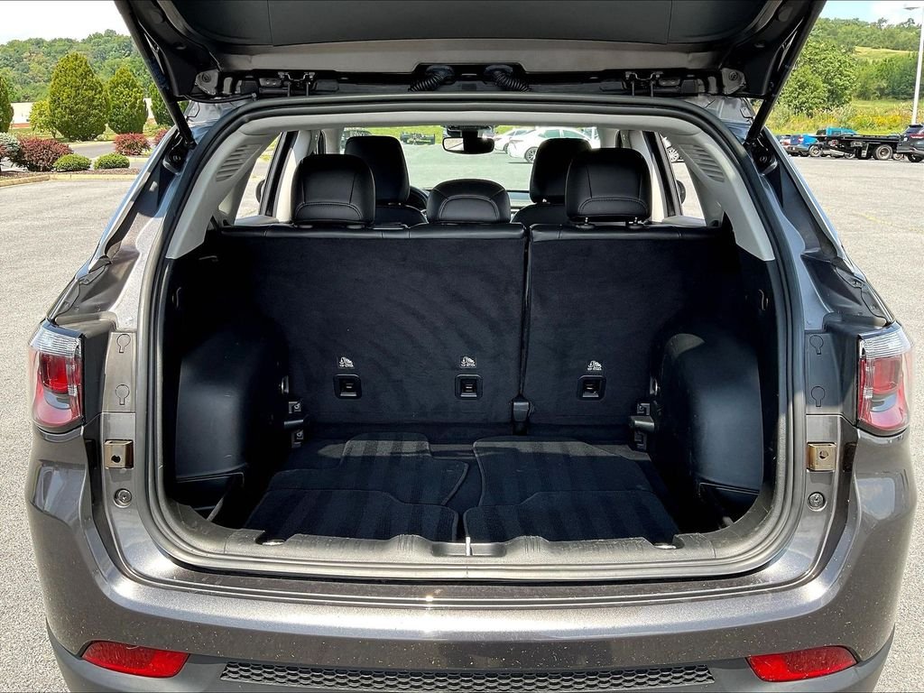 Used 2022 Gray Jeep Limited image 25