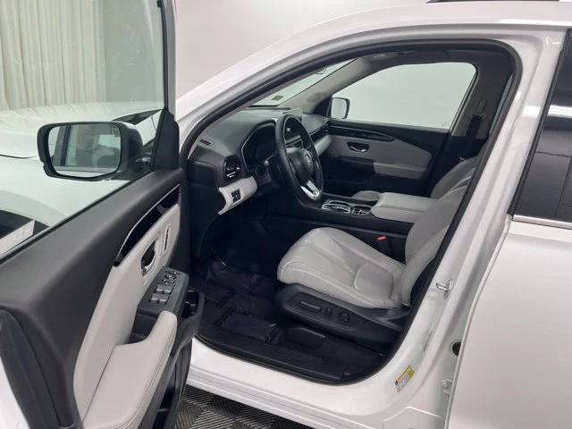 Used 2023 White Honda Touring image 12
