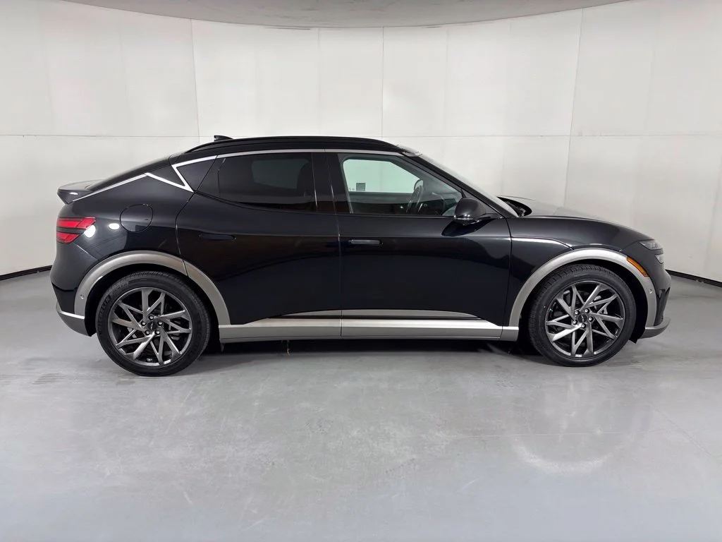 Used 2023 Black Genesis Advanced image 9