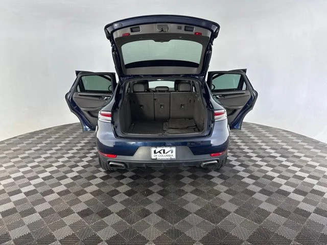 Used 2020  Porsche Base image 17