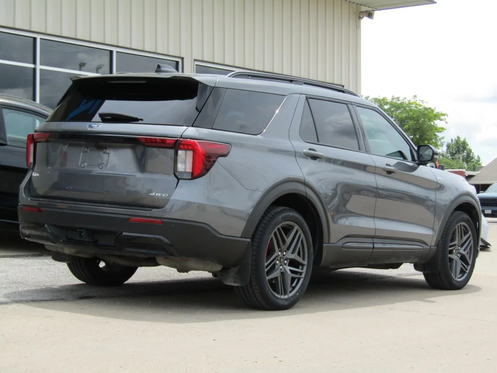Used 2025 Gray Ford ST-Line image 3