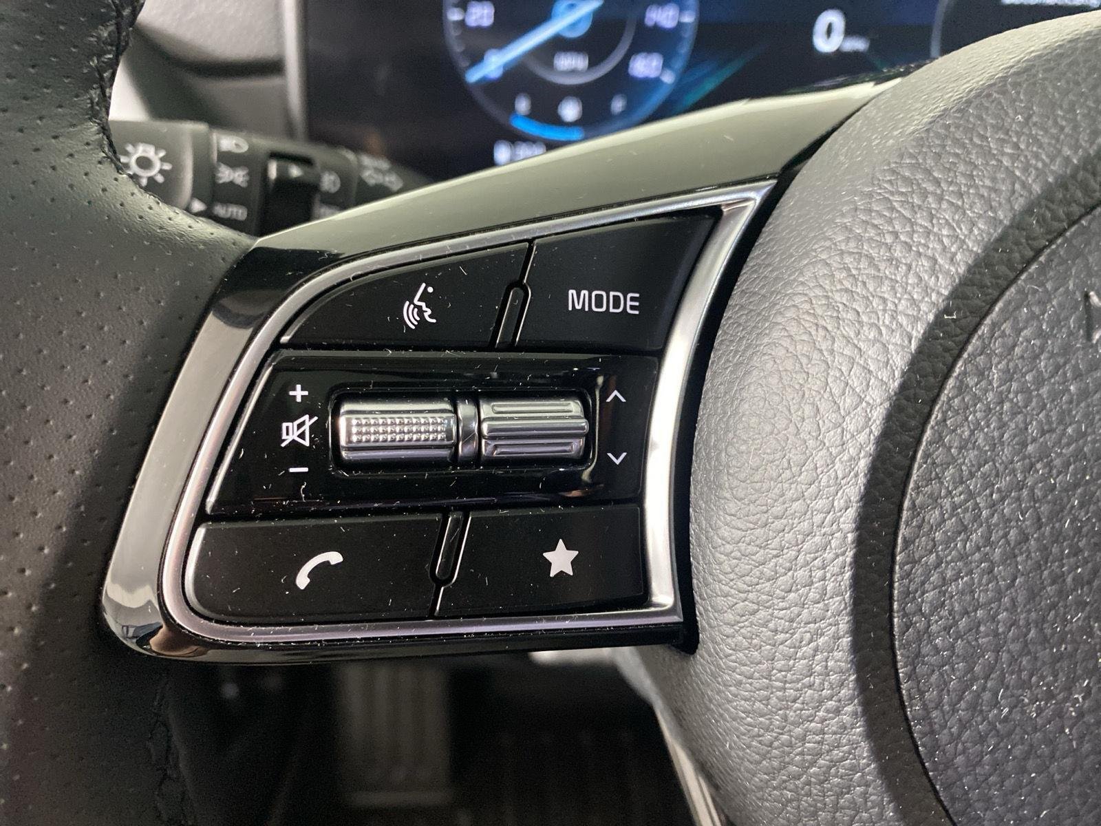 Used 2025 Fusion Black Kia SX image 18