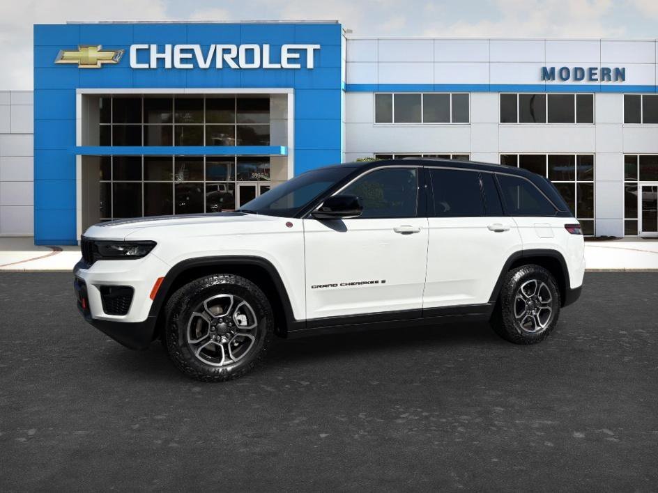 Used 2022 Bright White Clearcoat Jeep Trailhawk image 1