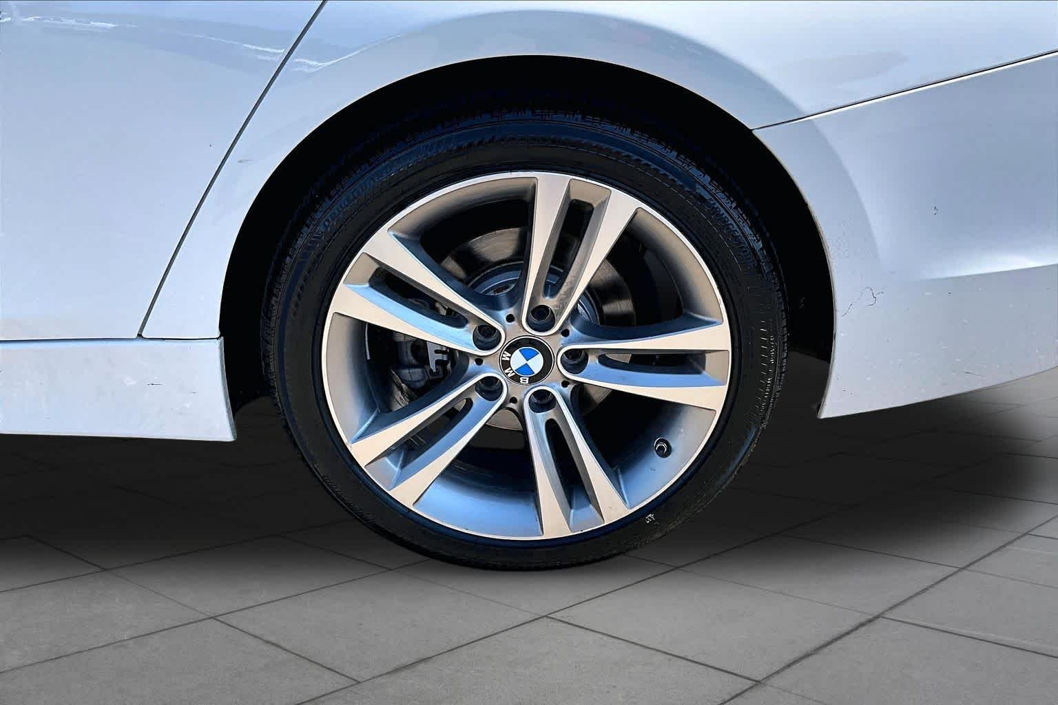 Used 2018 Alpine White BMW 330i image 10