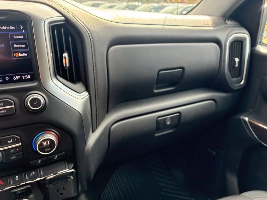 Used 2019 BLACK Chevrolet RST image 21