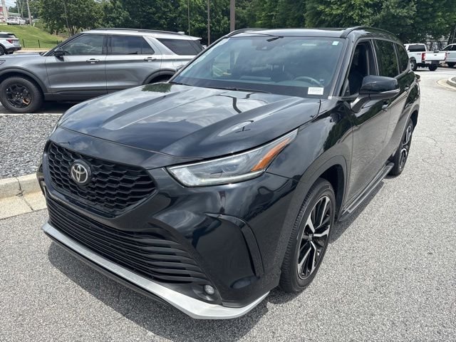 Used 2021 Midnight Black Metallic Toyota XSE image 4
