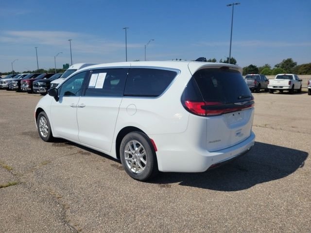 Used 2025 Bright White Clearcoat Chrysler Select image 25