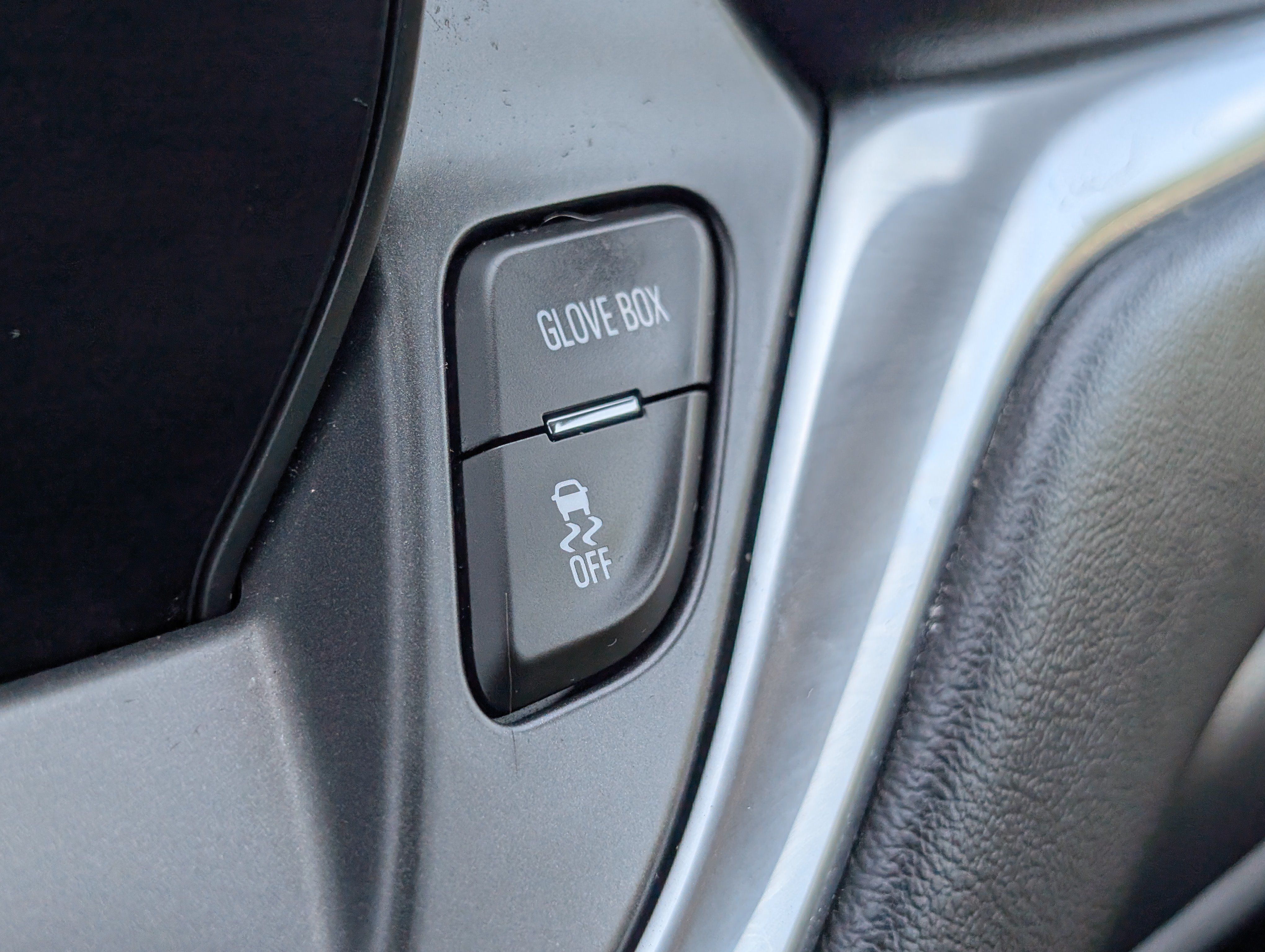 Used 2024 Summit White Chevrolet LT image 21