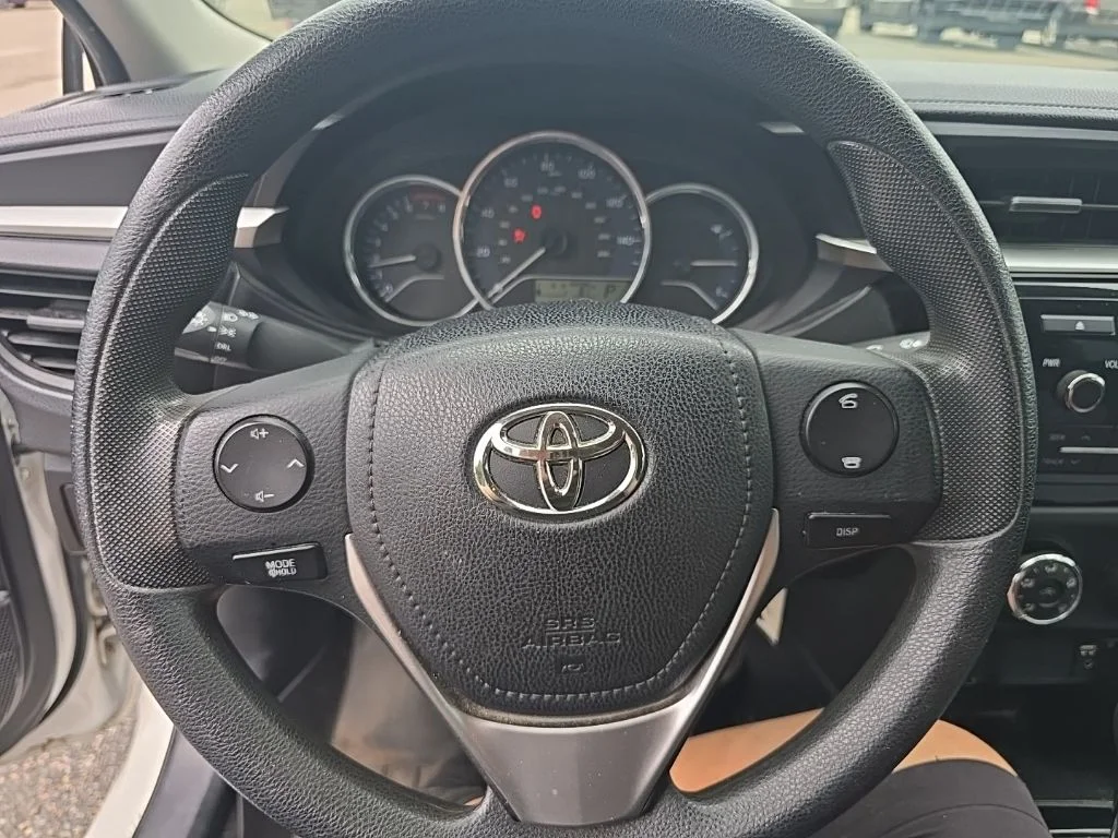 Used 2014 White Toyota L image 14