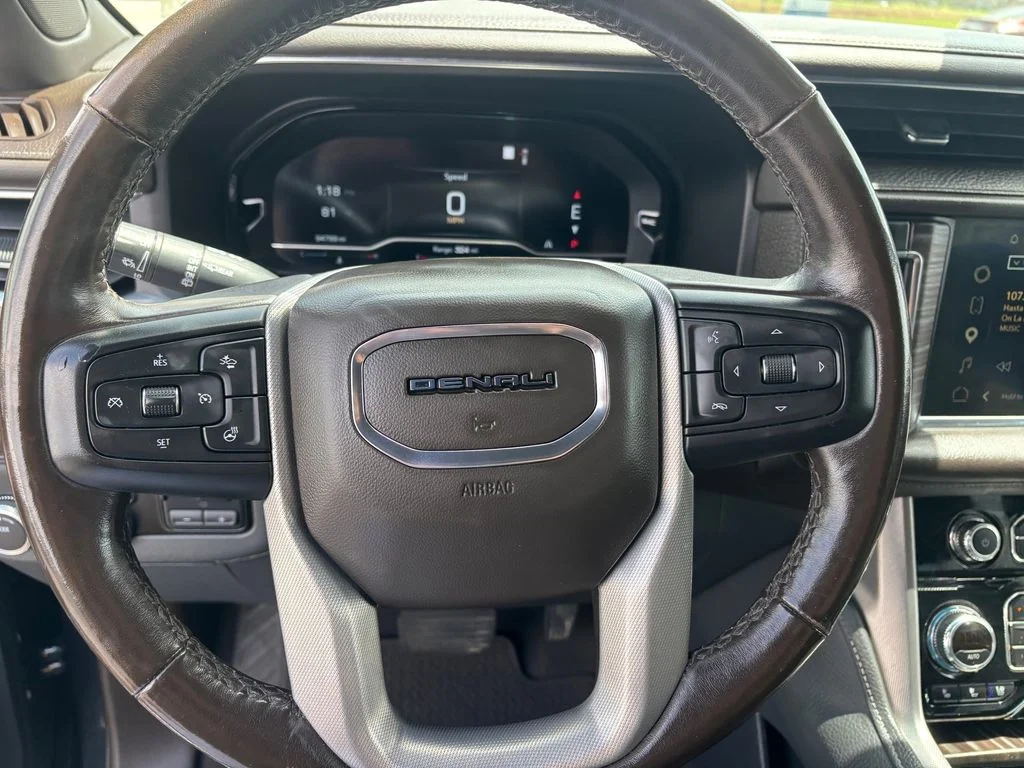 Used 2022 Green GMC Denali image 12