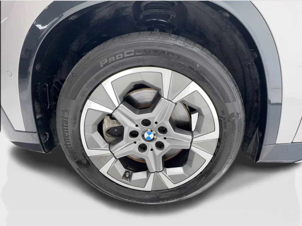 Used 2024 Silver BMW xDrive28i image 13