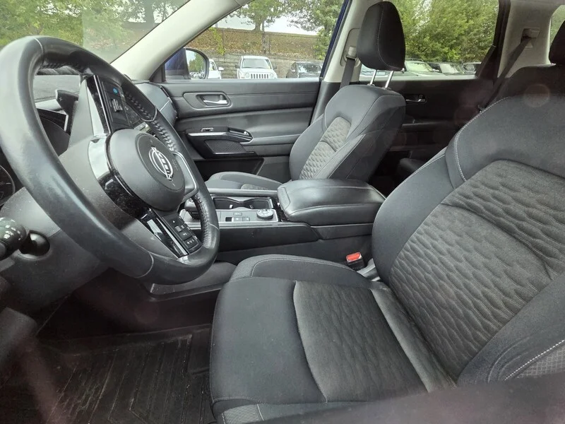 Used 2022 Deep Ocean Blue NISSAN SV image 9