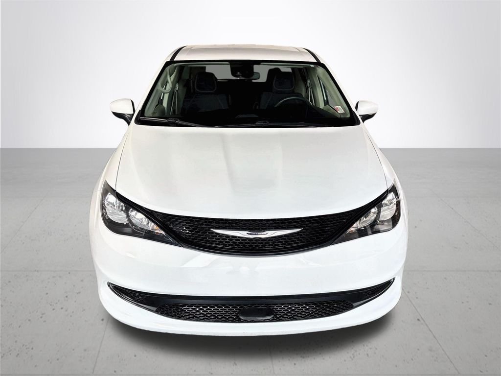 Used 2023 White Chrysler LX image 3