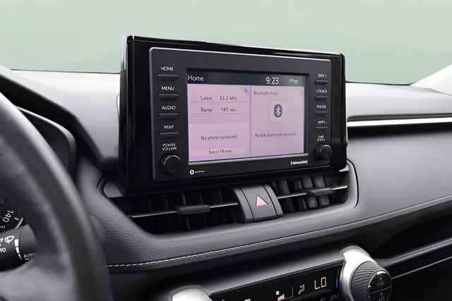 Used 2022 White Toyota XLE image 18