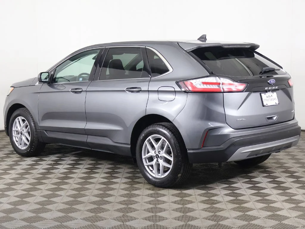 Used 2024 Gray Ford SEL image 8