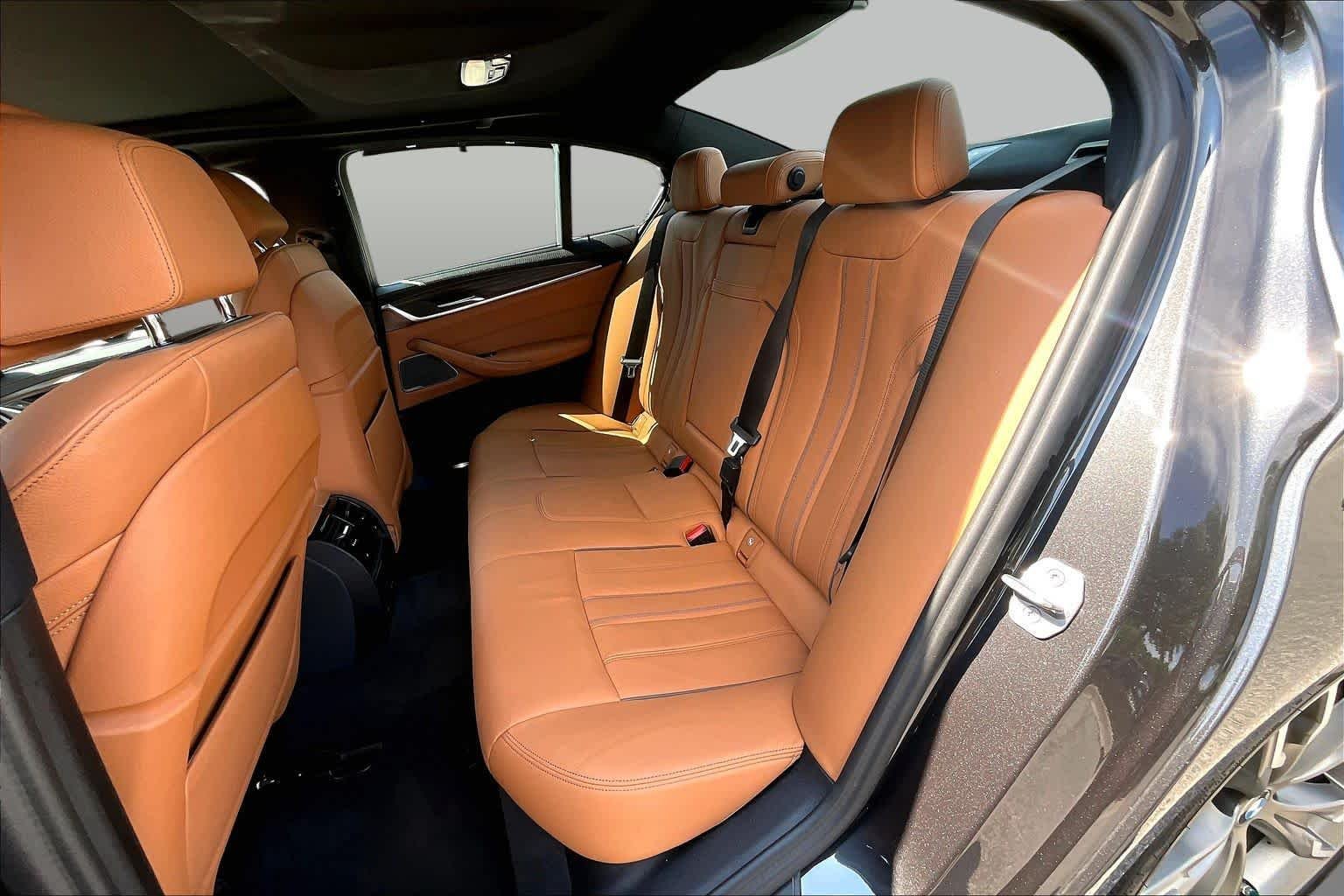 2023 BMW 5 Series M550i - Photo 21