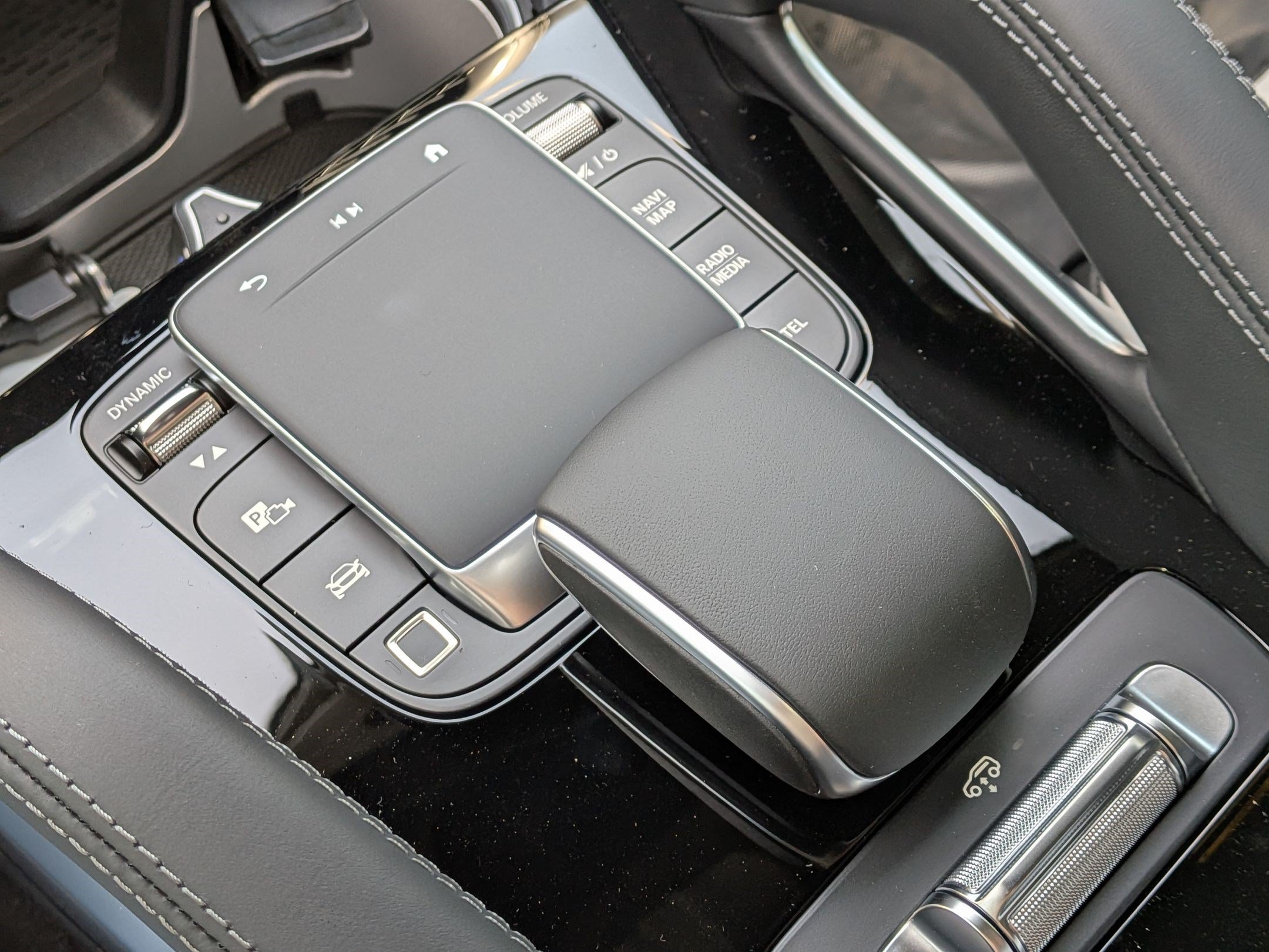 New 2026 MANUFAKTUR Alpine Grey Mercedes-Benz AMG® GLE 63 S image 39
