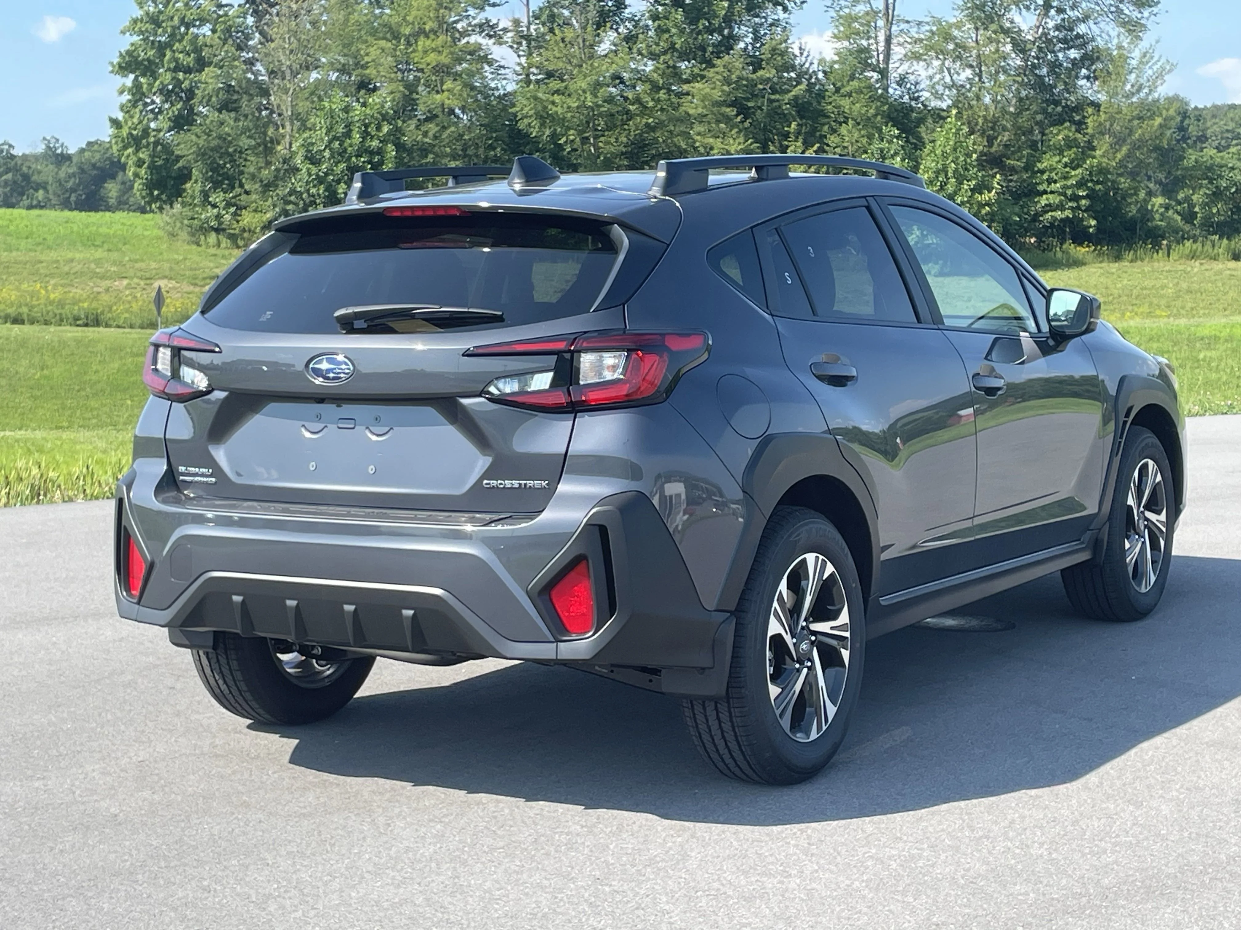 Used 2025 Magnetite Gray Metallic/Crystal Black Silica Subaru Premium image 4