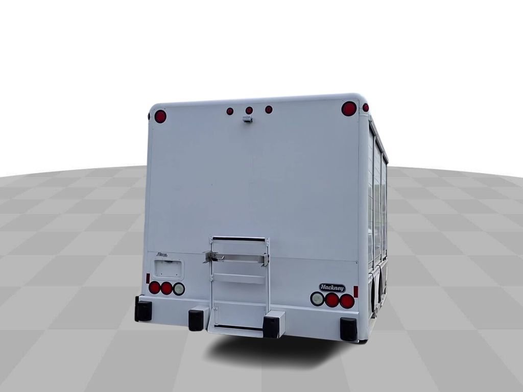 Used 2016 White Isuzu IBT PWL image 3