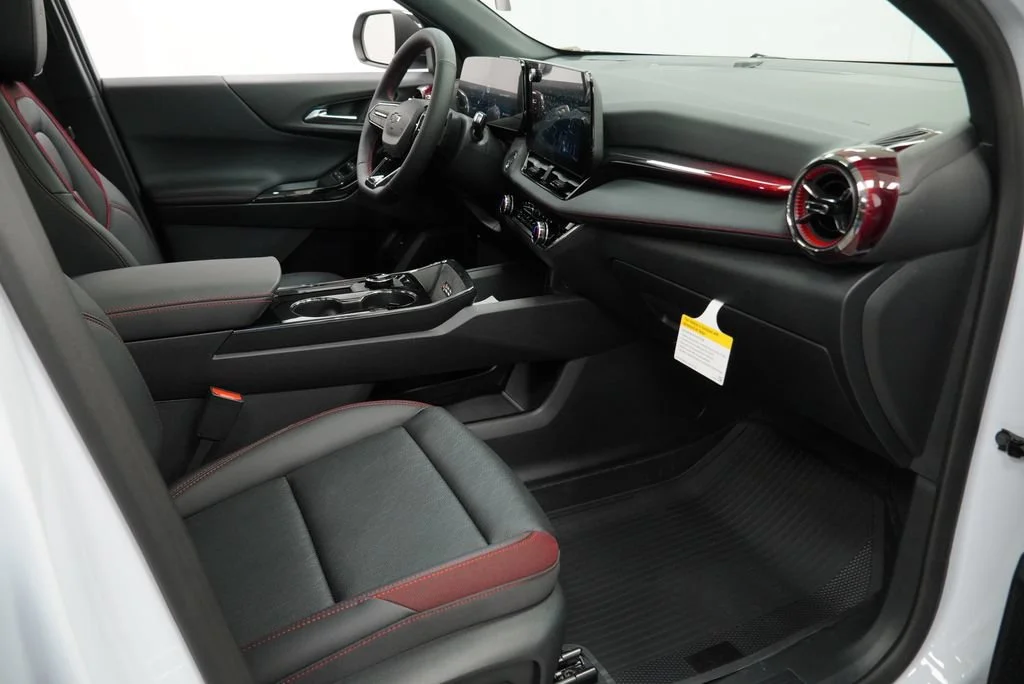 New 2027 Polar White Tricoat Chevrolet RS image 31