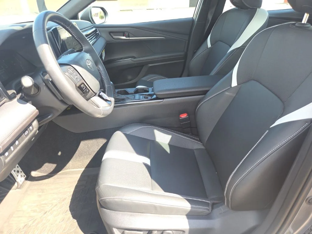 Used 2025  Toyota SE image 20