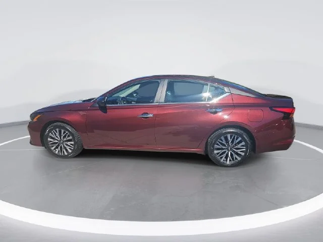 Used 2025 Red Nissan 2.5 SV image 6