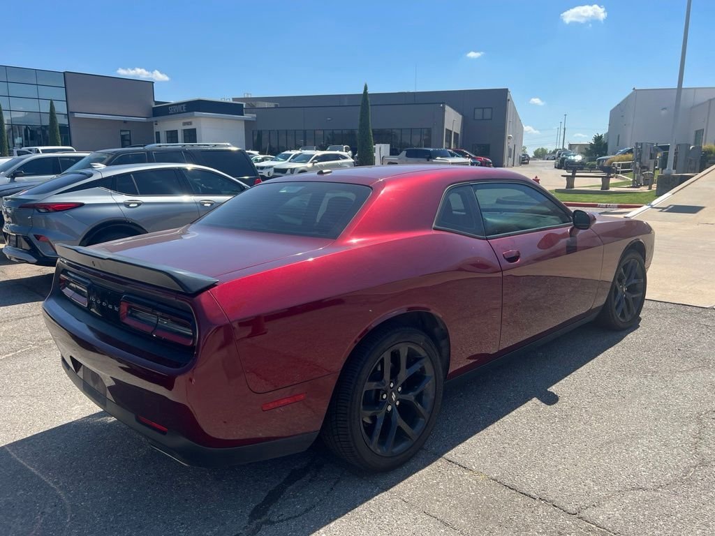 Used 2019 Red Dodge SXT image 6