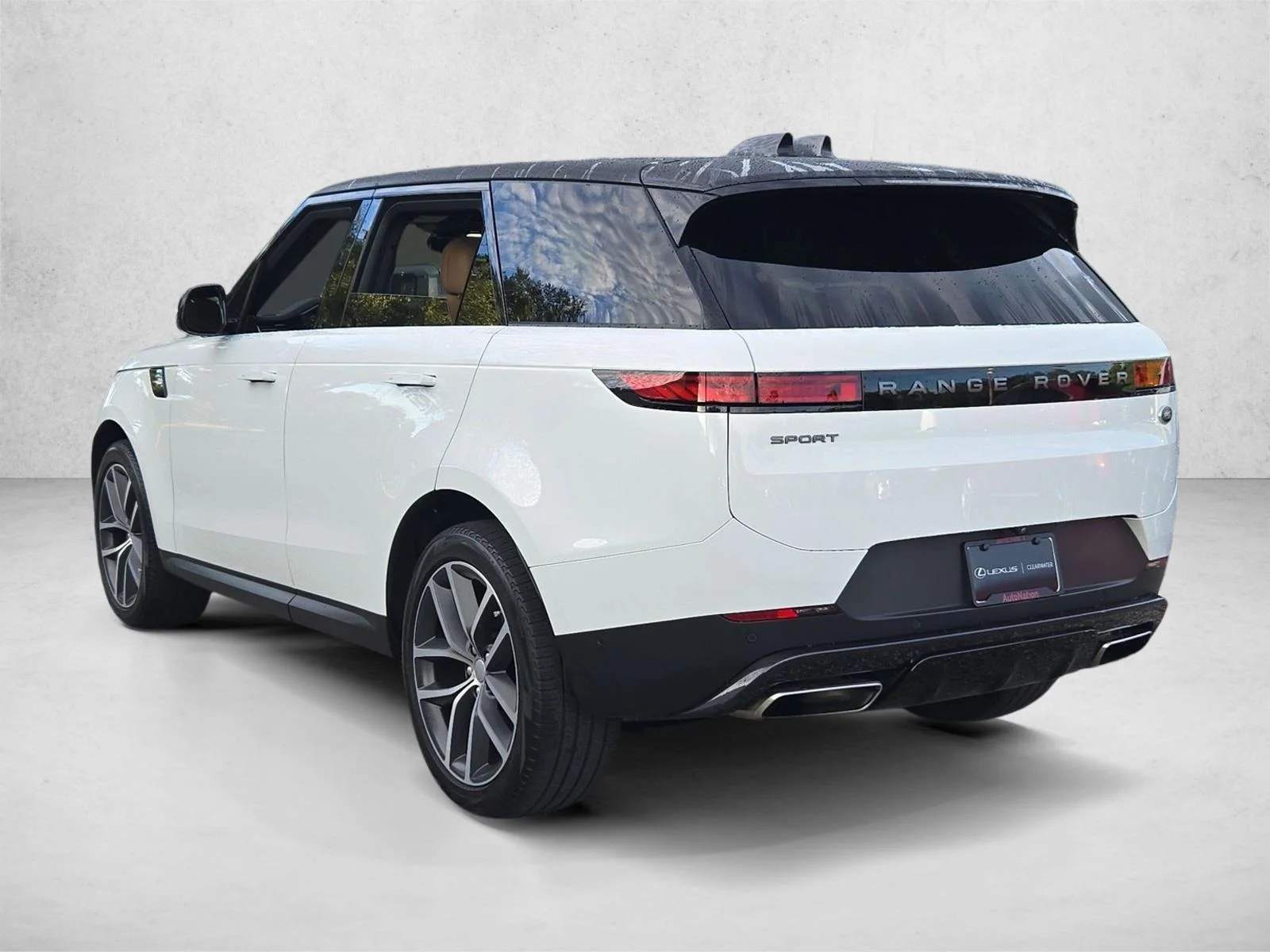 Used 2023 Fuji White Land Rover SE image 7
