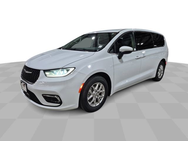 2023 Chrysler Pacifica Touring L's photo