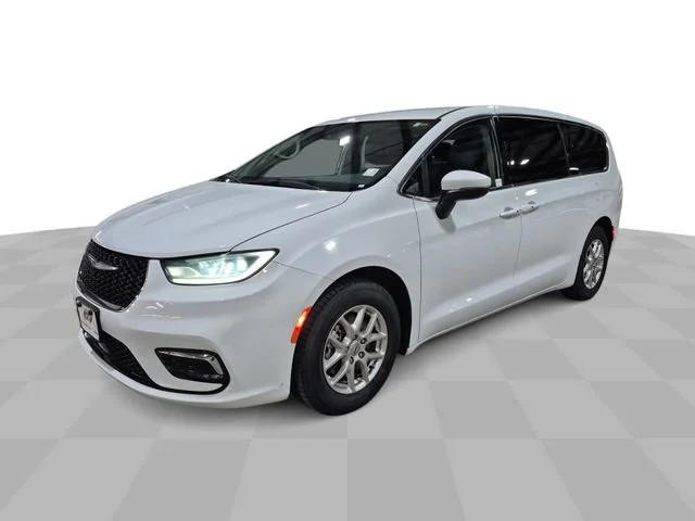 2023 Chrysler Pacifica Touring L's photo