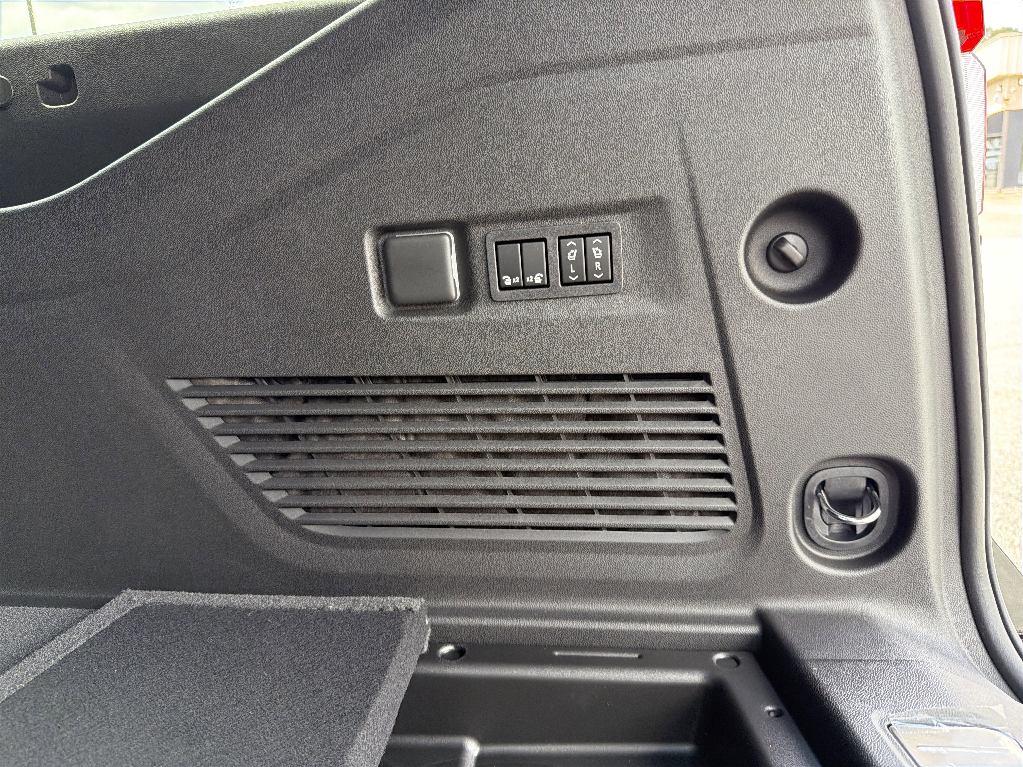 2026 GMC Yukon XL Denali - Photo 21