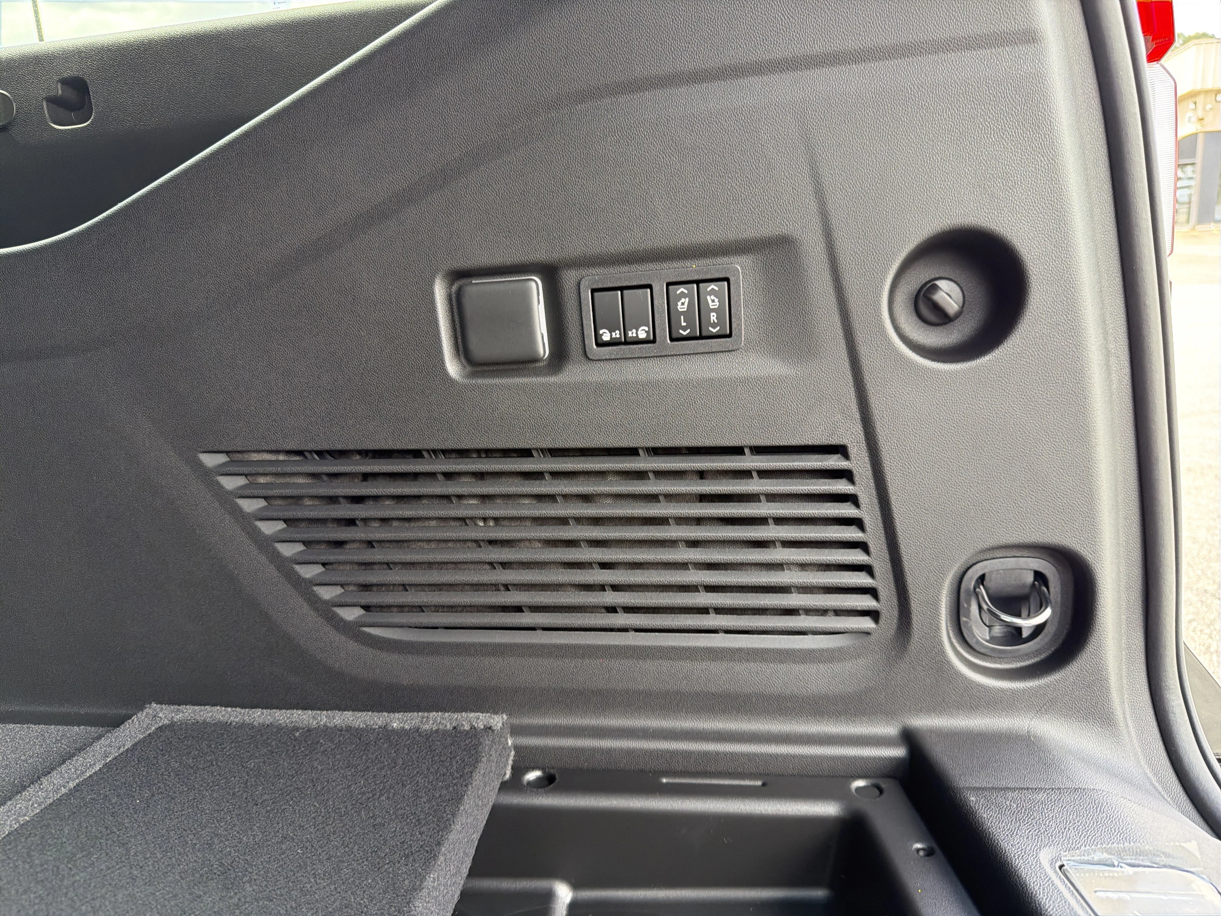 2026 GMC Yukon XL Denali - Photo 22