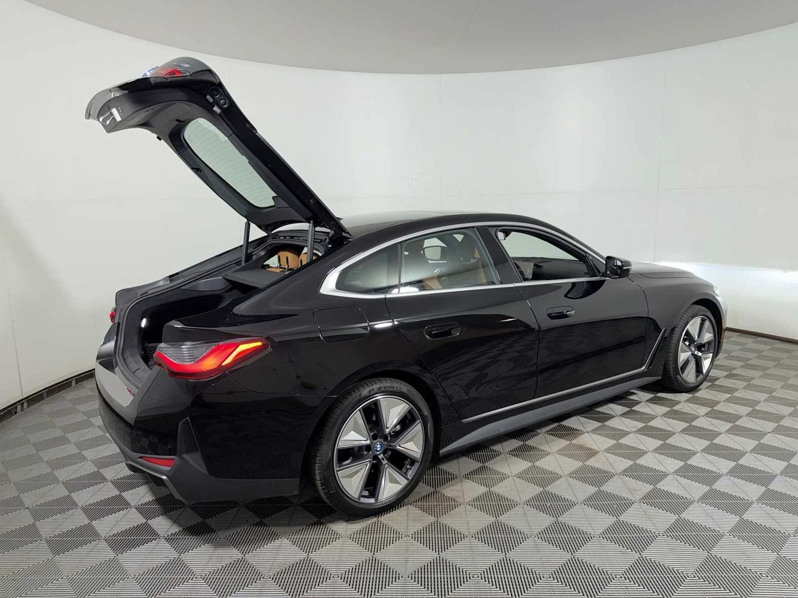 2024 BMW i4 35 - Photo 23