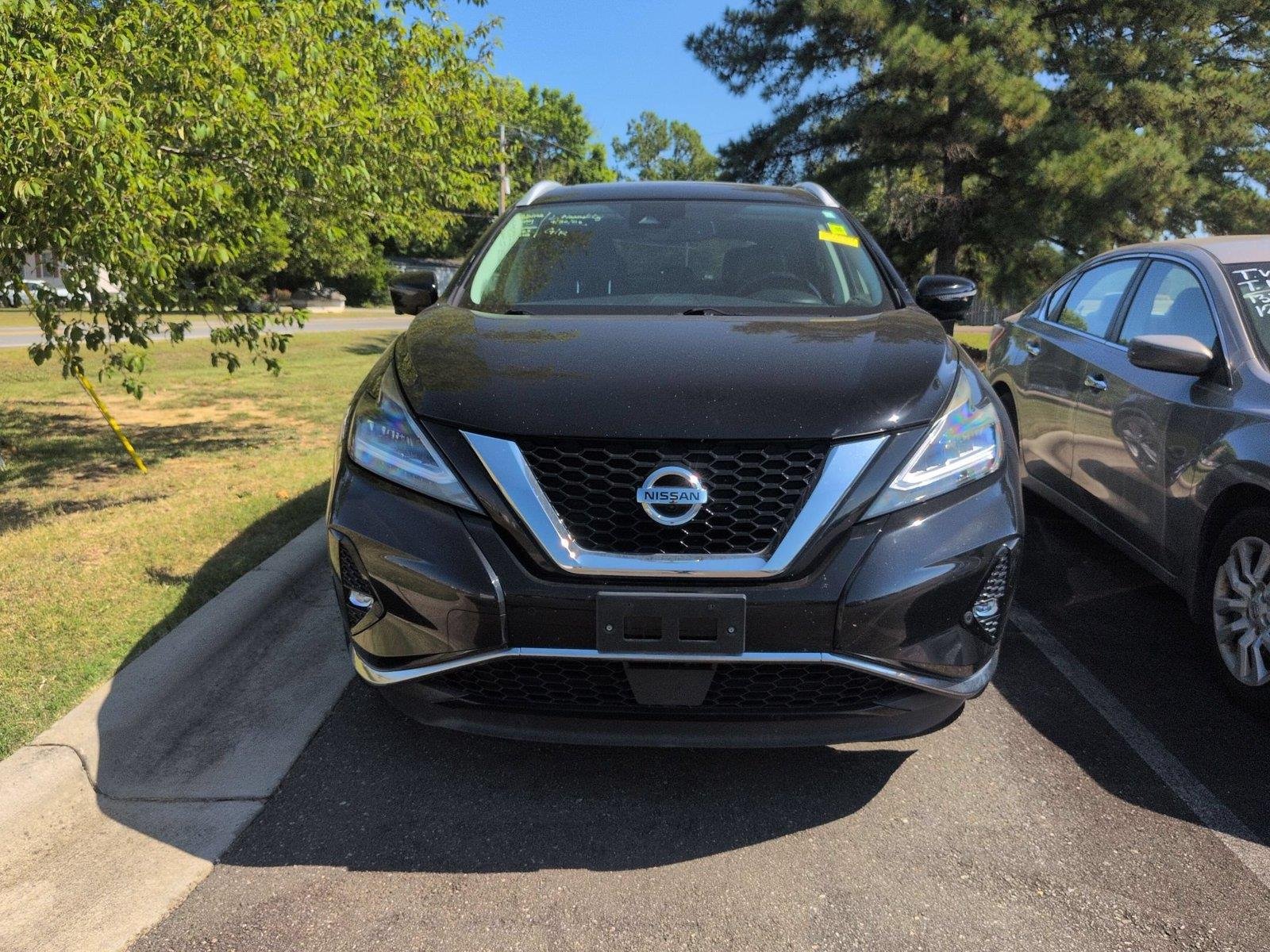 Used 2020 Super Black Metallic Nissan Platinum image 3