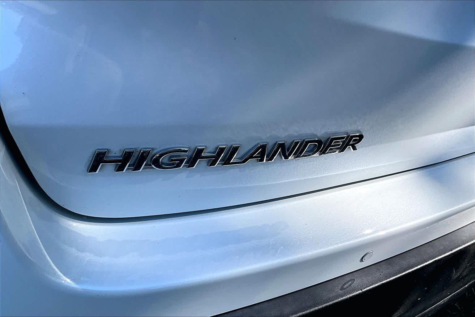 Used 2017 Blizzard Pearl Toyota Hybrid Limited Platinum image 11