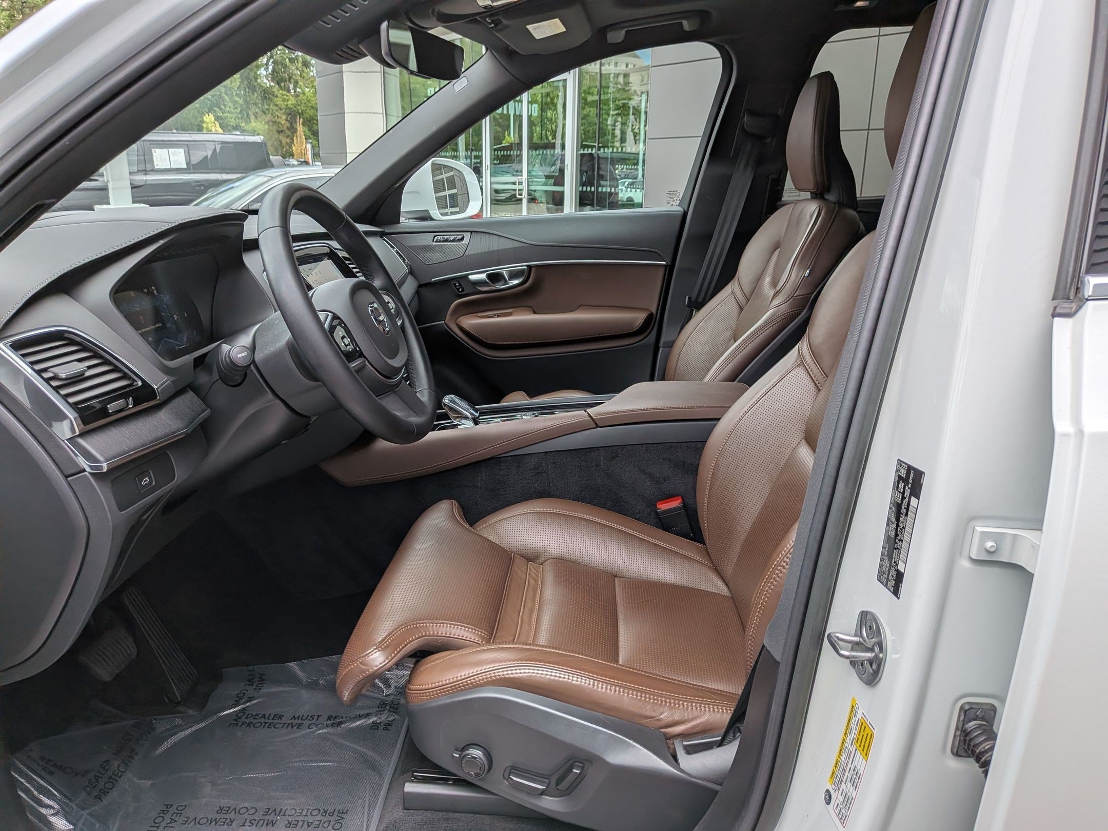 Certified Used 2023 Crystal White Volvo Ultimate image 25